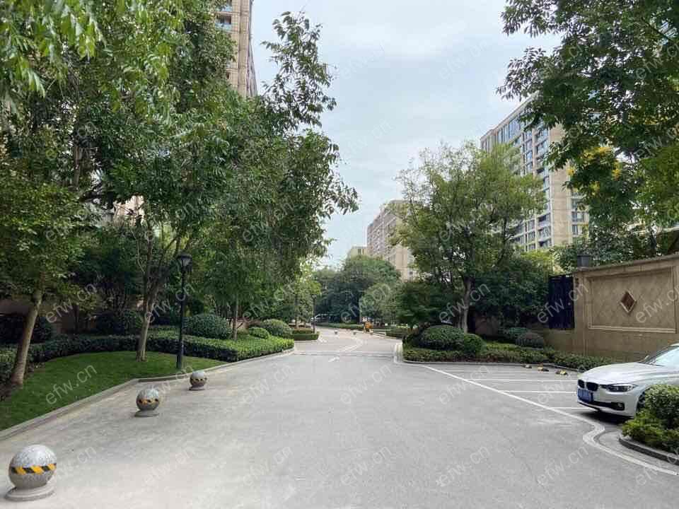 绿城玉兰花园(东) 4室2厅包物业费
