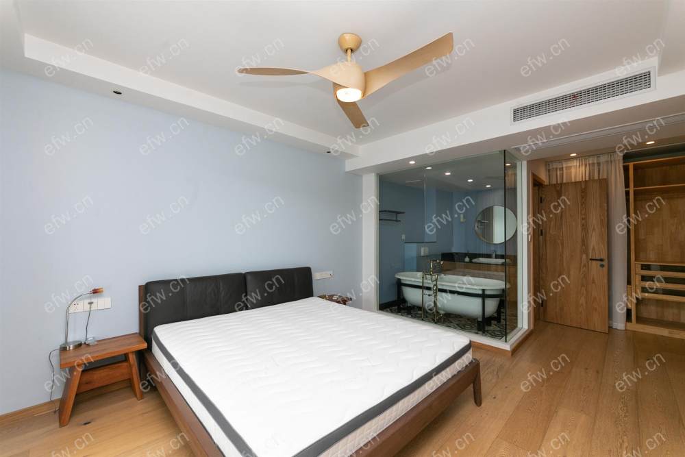 village 经典room房 东边户 全明 精装修！