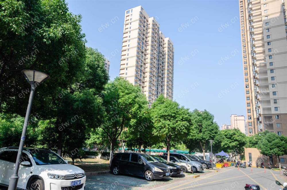 阳光城市花园C区 3室2厅               有钥匙 看房我去开门