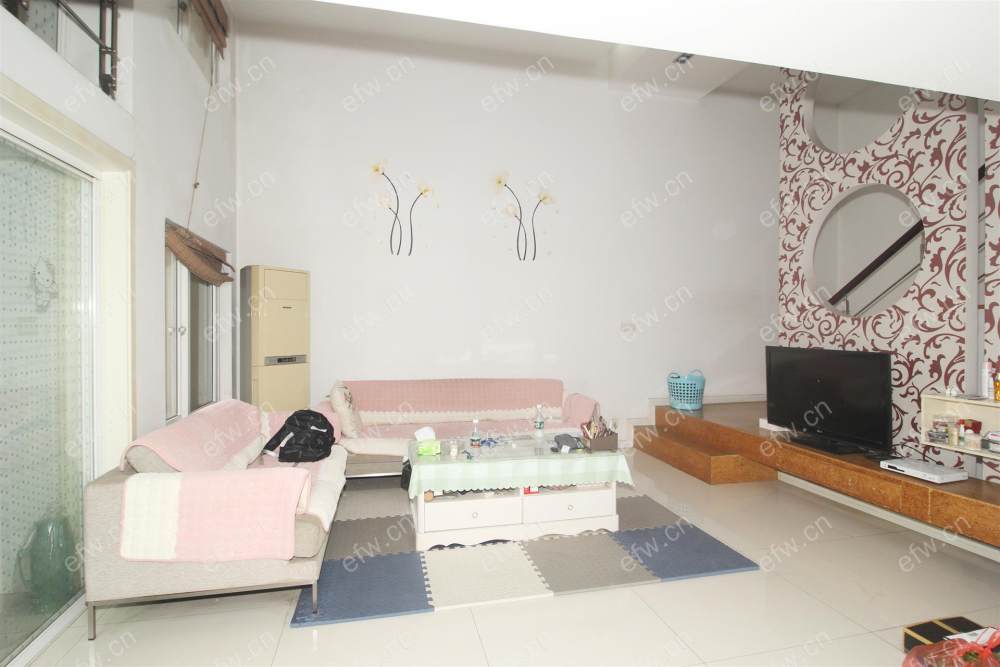宝城花园 4室2厅  地铁口  装修好  拎包入住