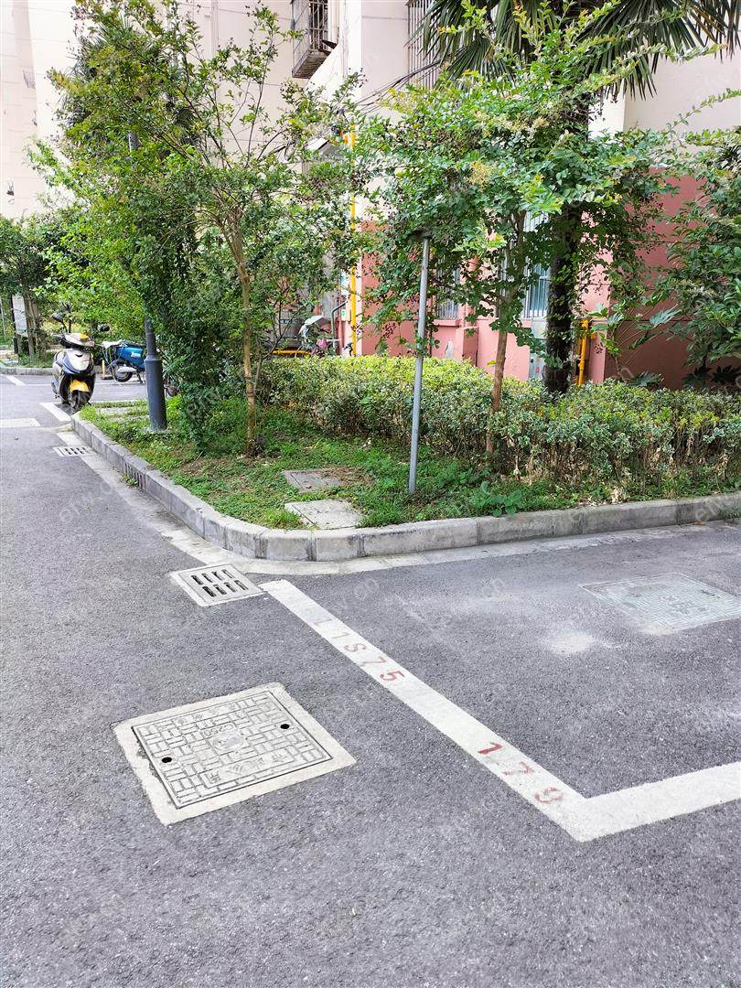 近六中沁园新村90小二房设齐拎包住 1室1厅
