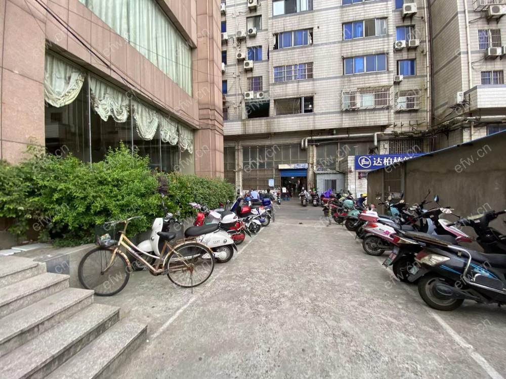 名爵官邸(爵世风华) 1室1厅，双地铁房
