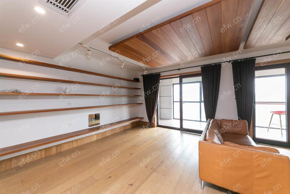village 经典room房 东边户 全明 精装修！
