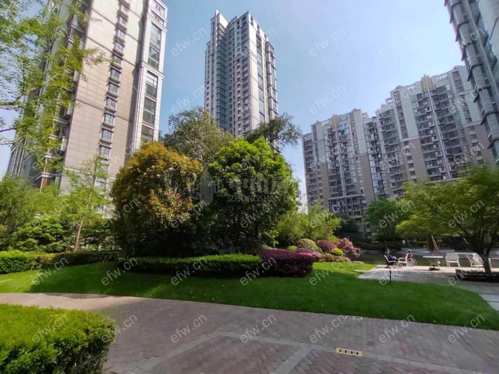 village 经典room房 东边户 全明 精装修！