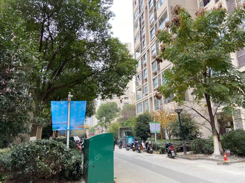 次顶楼，采光视野无敌，可以看湖，看房钥匙在东顾巷我爱我家