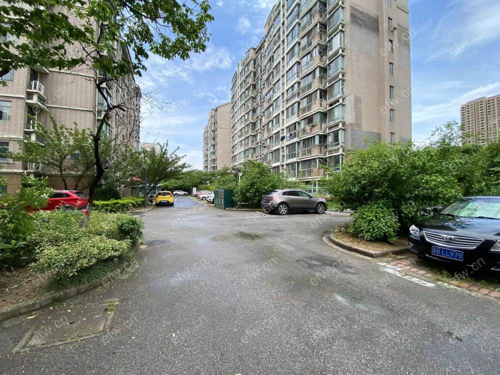 隐秀苑 3室2厅 顶带阁
