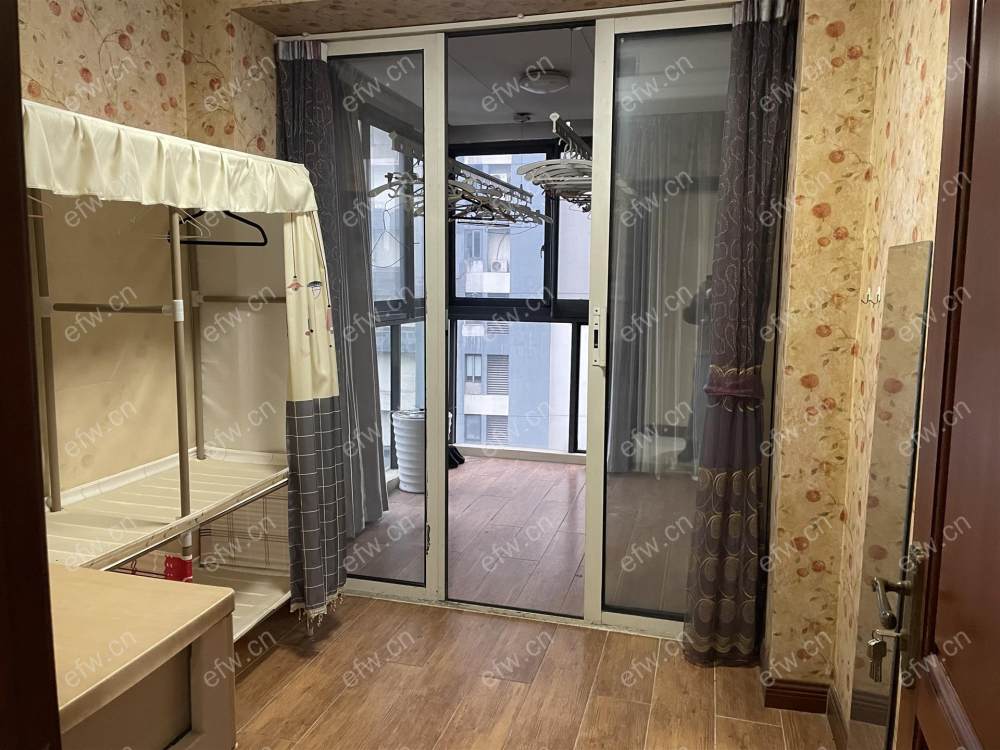 万达广场C区 5室2厅