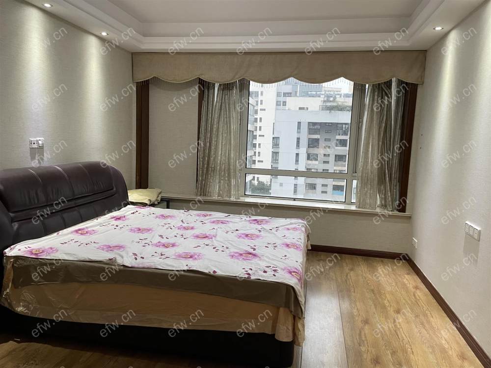 万达广场C区 5室2厅