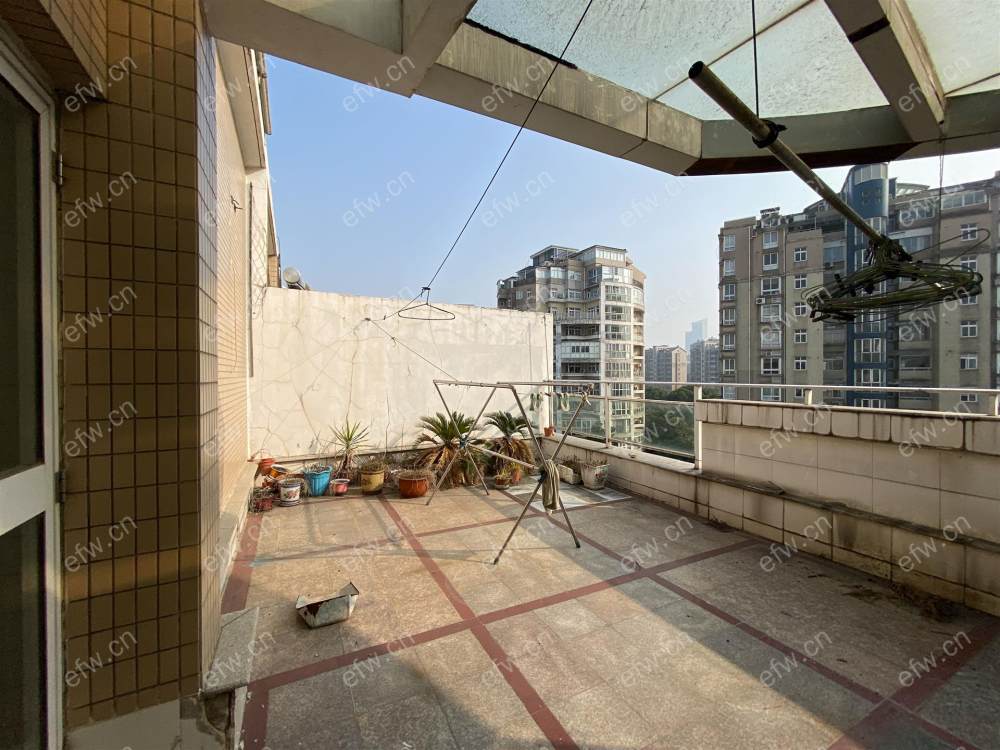 金色江南一期(天景花园) 4室2厅  房东说钥匙在对面龙创