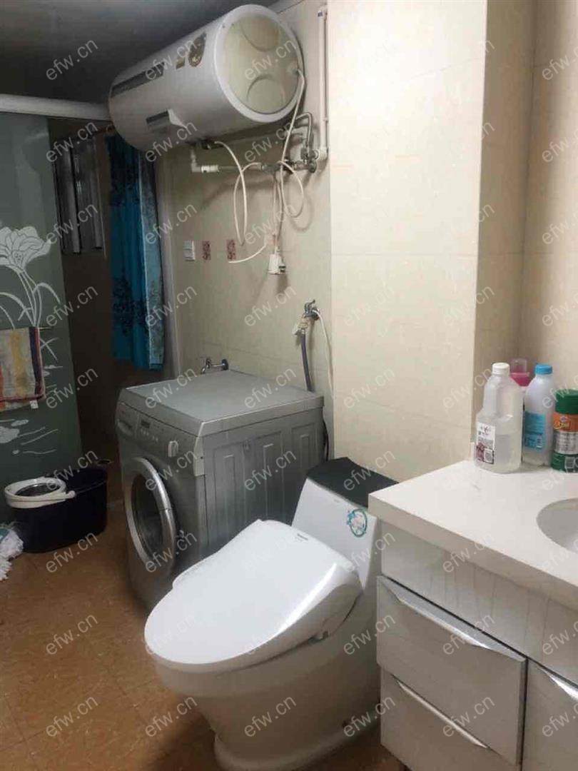 精装修 三房改的两房 生活区域空间大