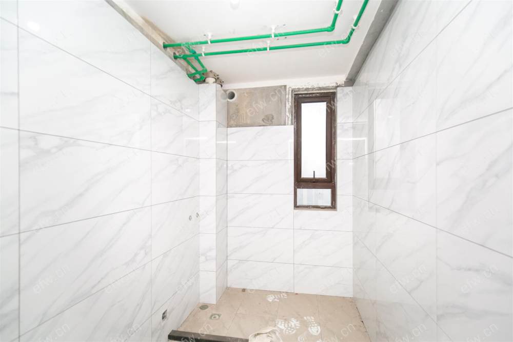南师大附小路劲天御   纯毛坯四房   小区中间位置