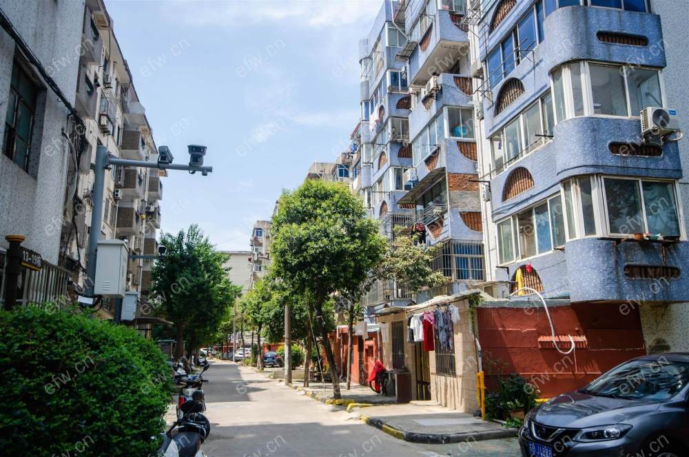 芦庄一区二房一厅低楼层价格可谈