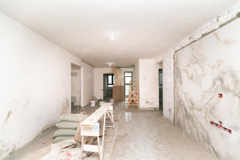 南师大附小路劲天御   纯毛坯四房   小区中间位置