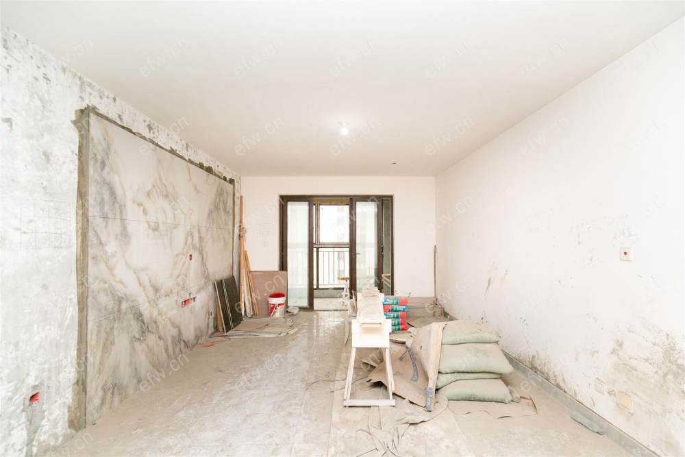 南师大附小路劲天御   纯毛坯四房   小区中间位置
