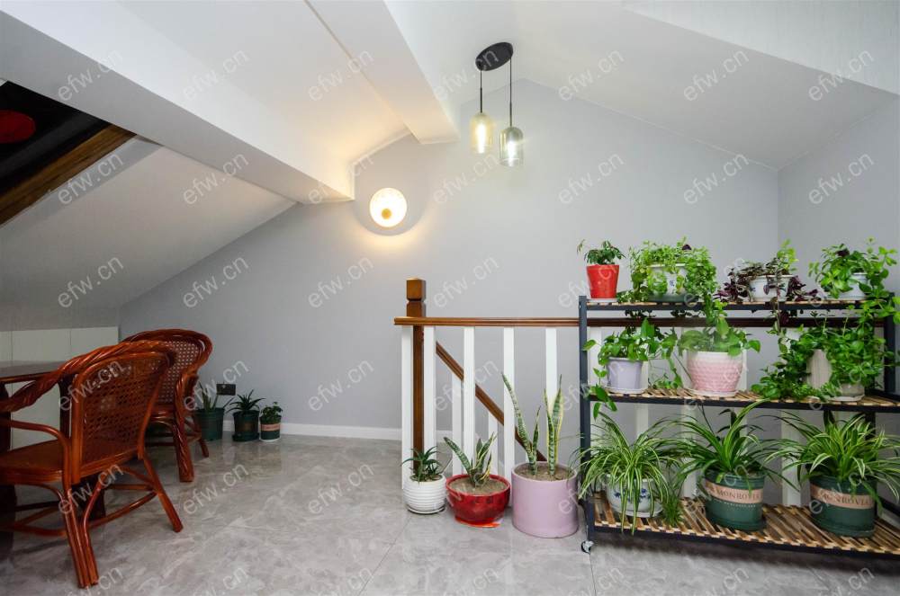 4房豪装拎包即住,新联苑尽享优雅品质,多重阳台+飘窗