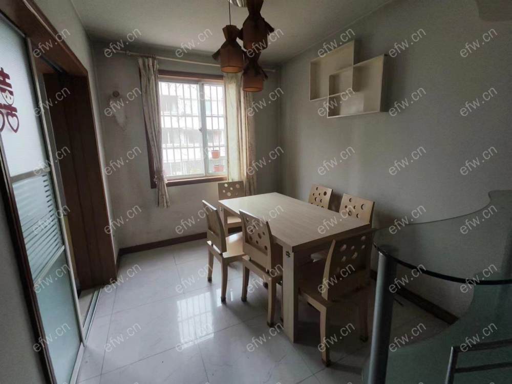 village位置好，环境优雅，area平米精装room房