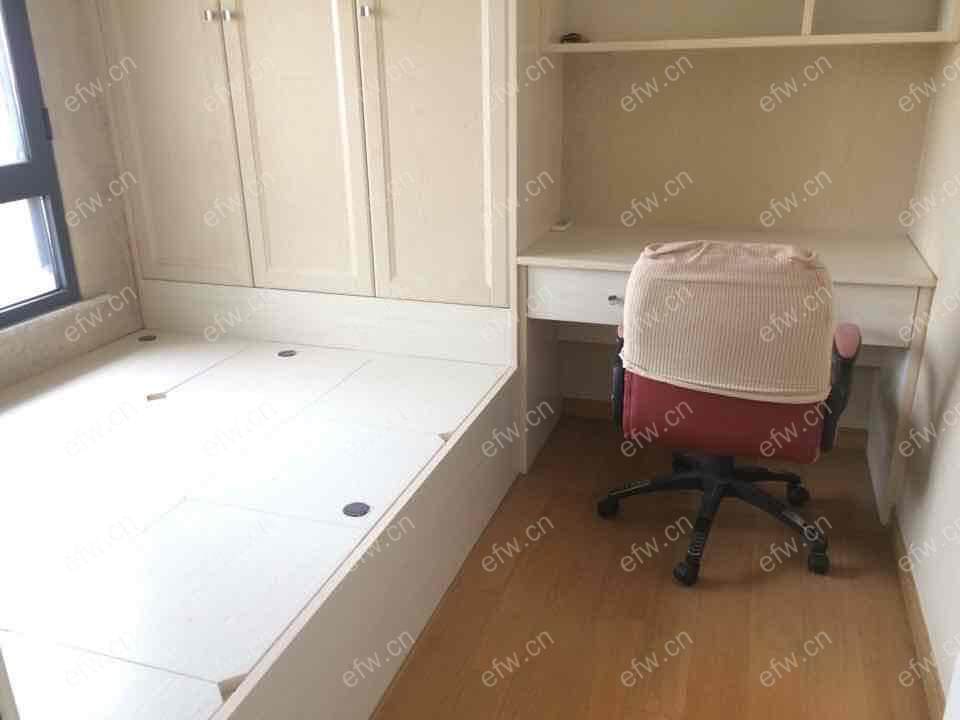 人民医院旁，豪装大三房 出租