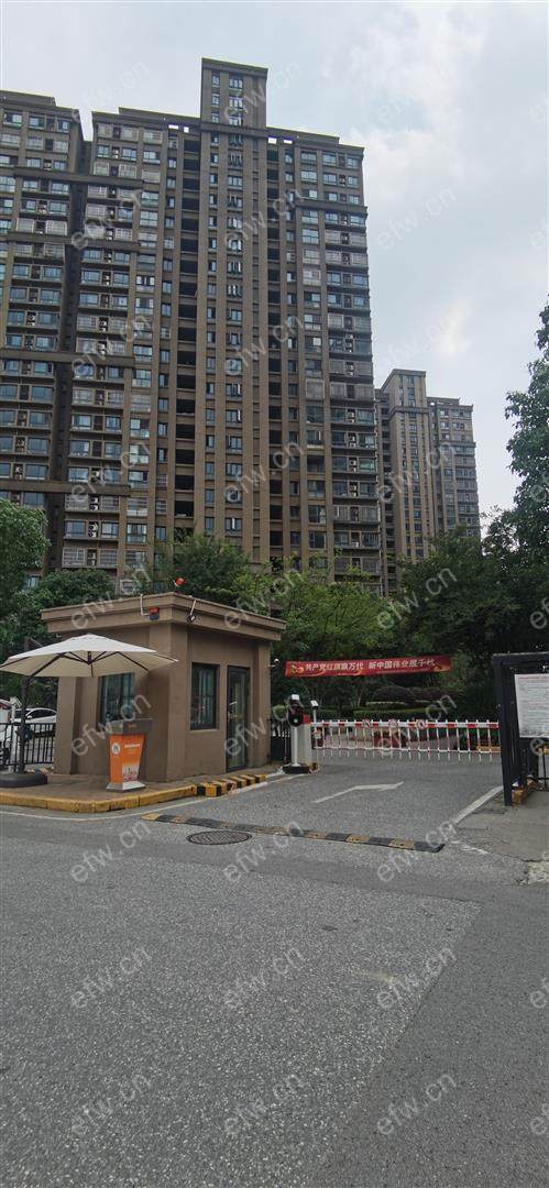 此房位于小区位置；房龄新省锡中房
