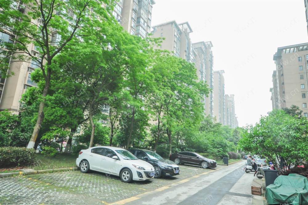 刘潭双地铁口 凤翔精装4房