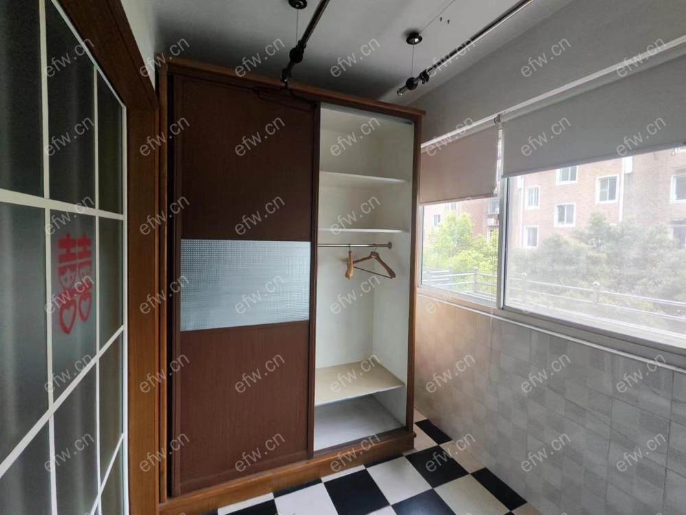 village位置好，环境优雅，area平米精装room房
