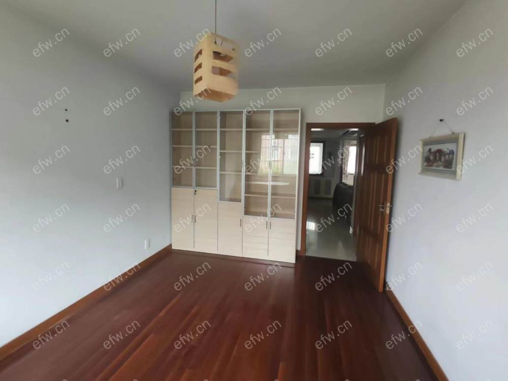 village位置好，环境优雅，area平米精装room房