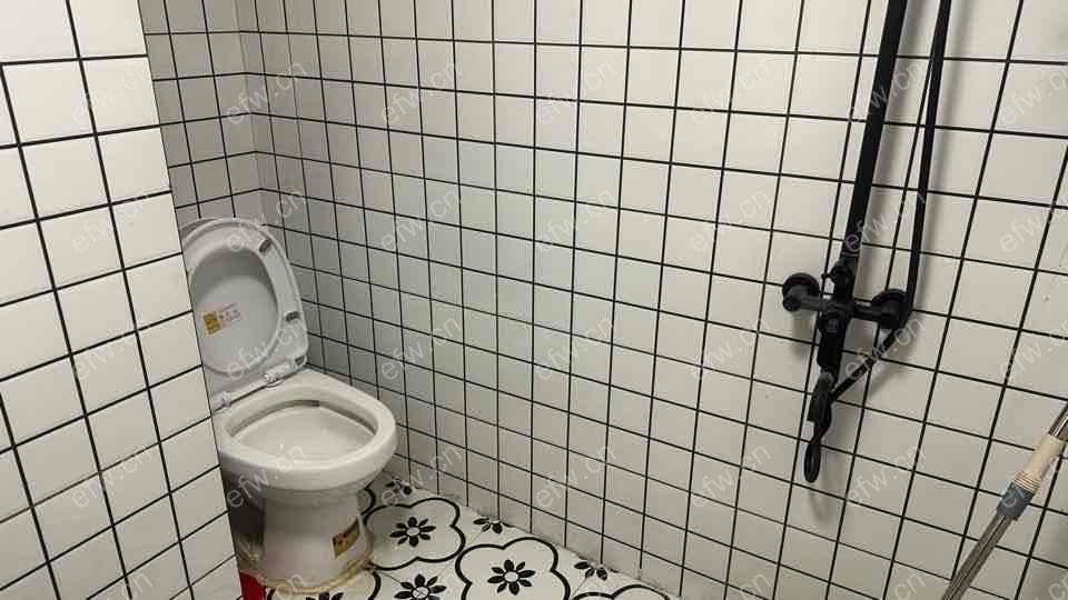 钱龙尊邸精装1室  随时看房 拎包入住