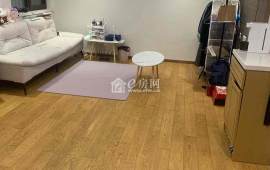 地铁口，精装小三房
