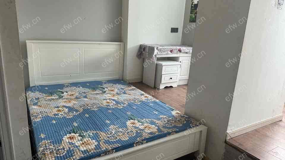 钱龙尊邸精装1室  随时看房 拎包入住