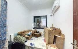 小区出行方便，门口就有公交车站，无锡东站及地铁2号线1公里内