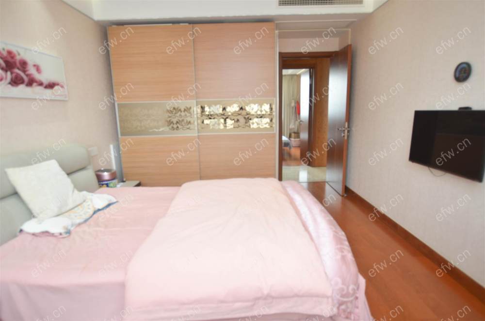 华府庄园十区精装修两房两厅，南北通透，家具家电全，省锡中本部，地铁口