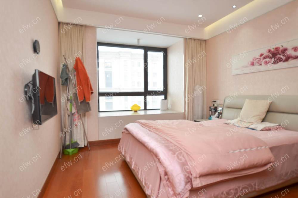 华府庄园十区精装修两房两厅，南北通透，家具家电全，省锡中本部，地铁口