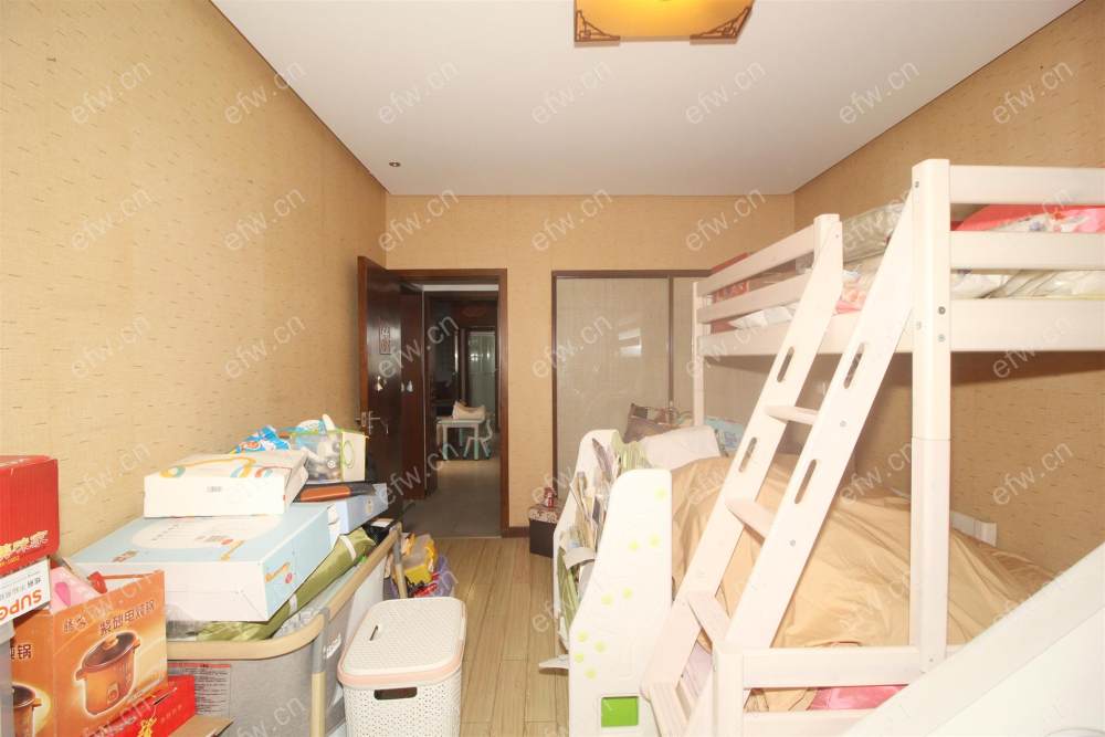 婚装全明东边户room房,village 格局工整合理