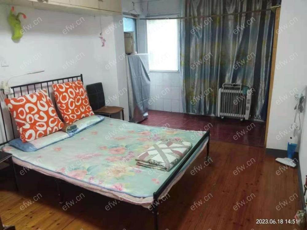 张巷新村两室一厅  双阳台