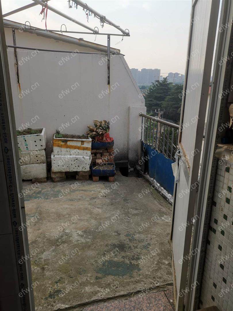 带个露台精装二房..............