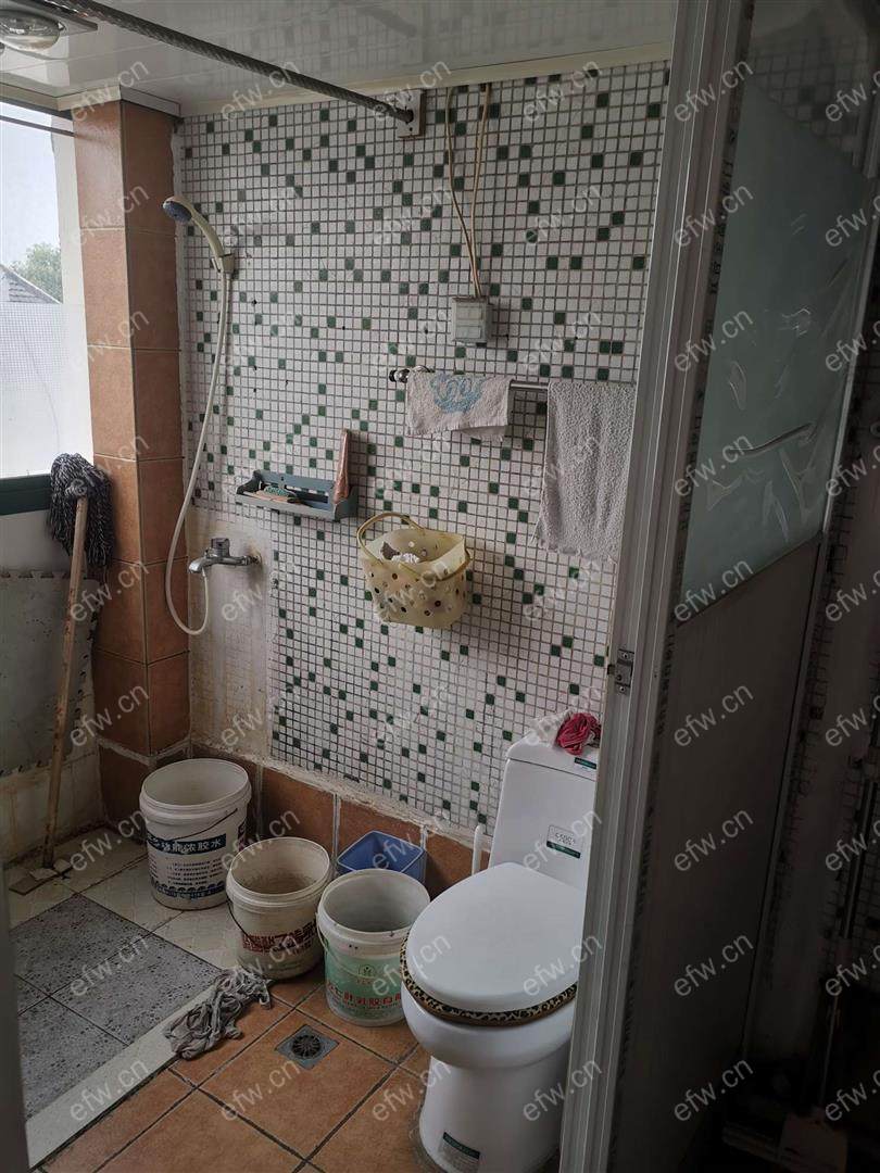带个露台精装二房..............