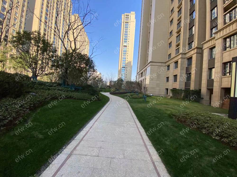 蠡湖金茂府位置好，环境优雅，113平米精装3房