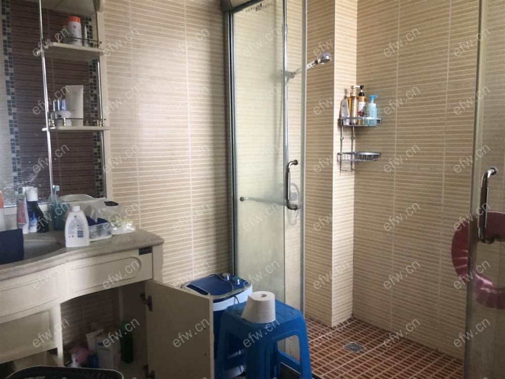 世茂首府 豪装 三房二厅二卫 空调 汽车