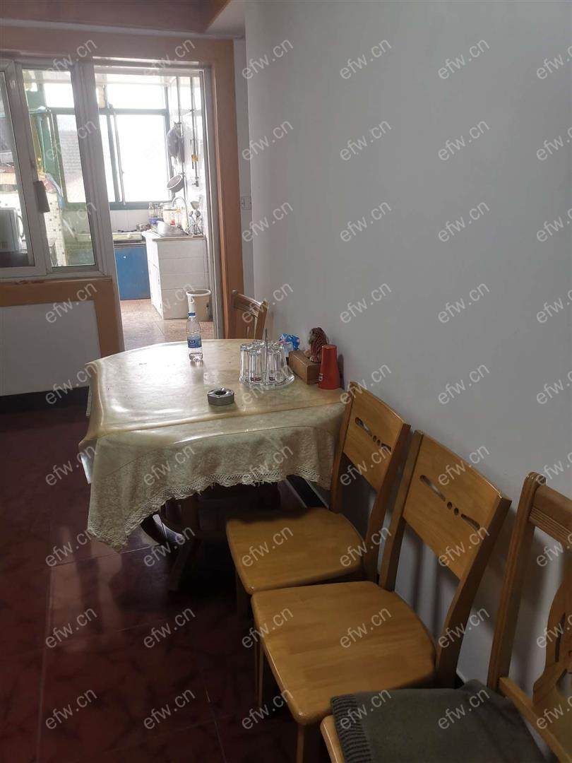 带个露台精装二房..............