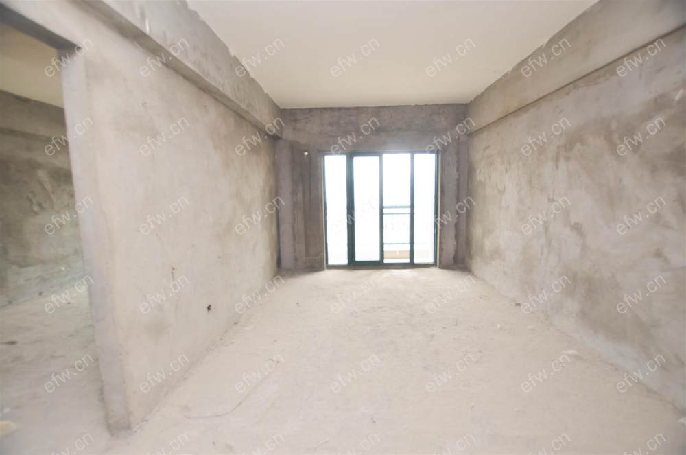 近地铁毛坯房