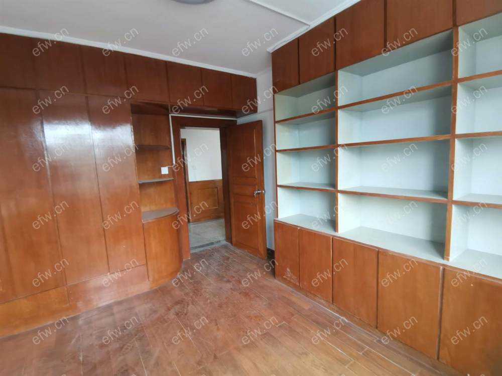 城南路4个房间越层式的