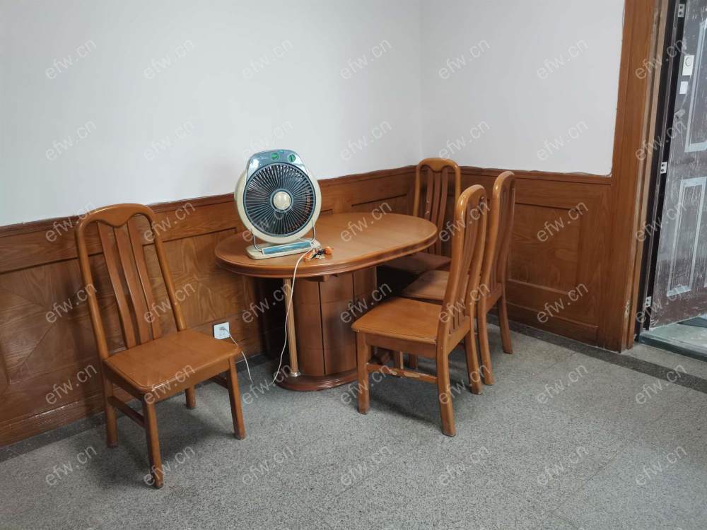 城南路4个房间越层式的