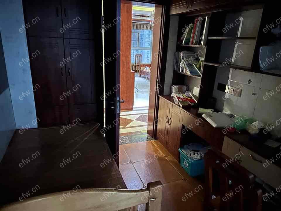 红星际广场（晶品公寓） 精装4室2厅 方便看房