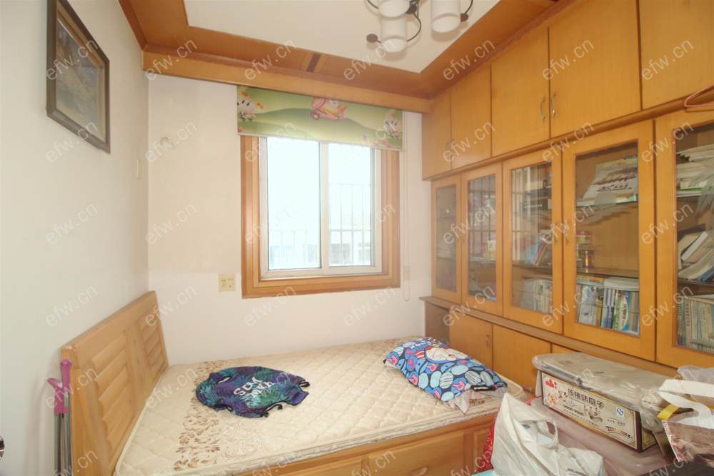 精装修三室两厅地铁口