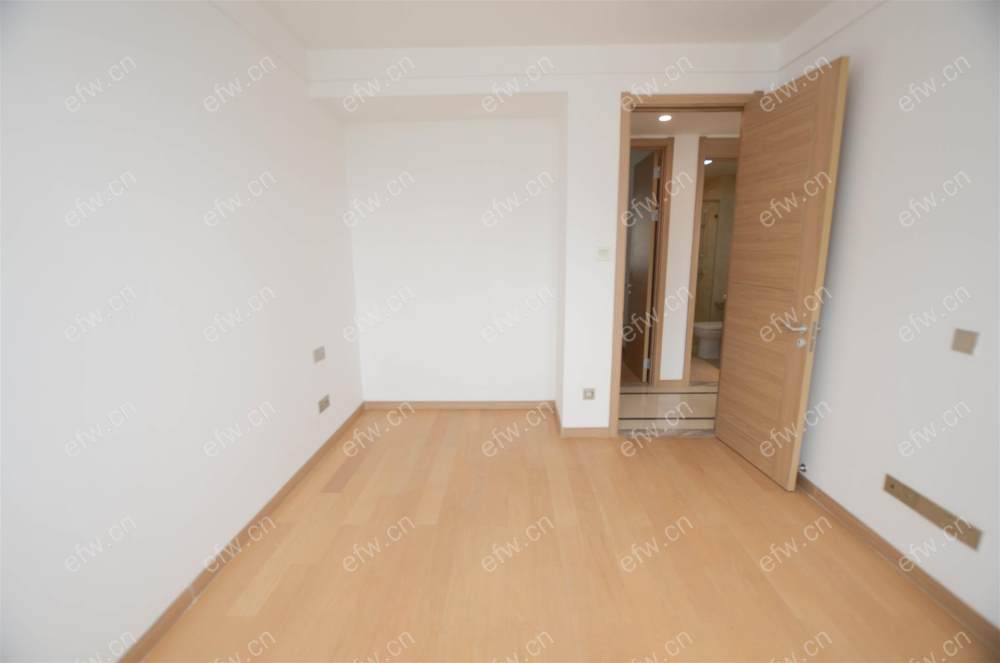 village room房 全明户型 另送家电