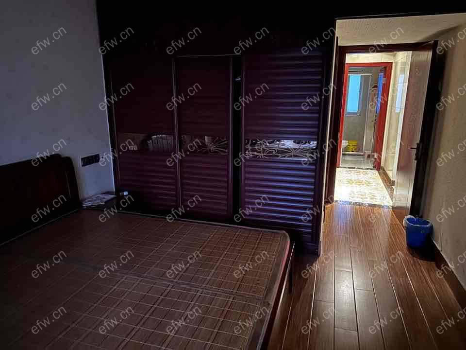 红星际广场（晶品公寓） 精装4室2厅 方便看房