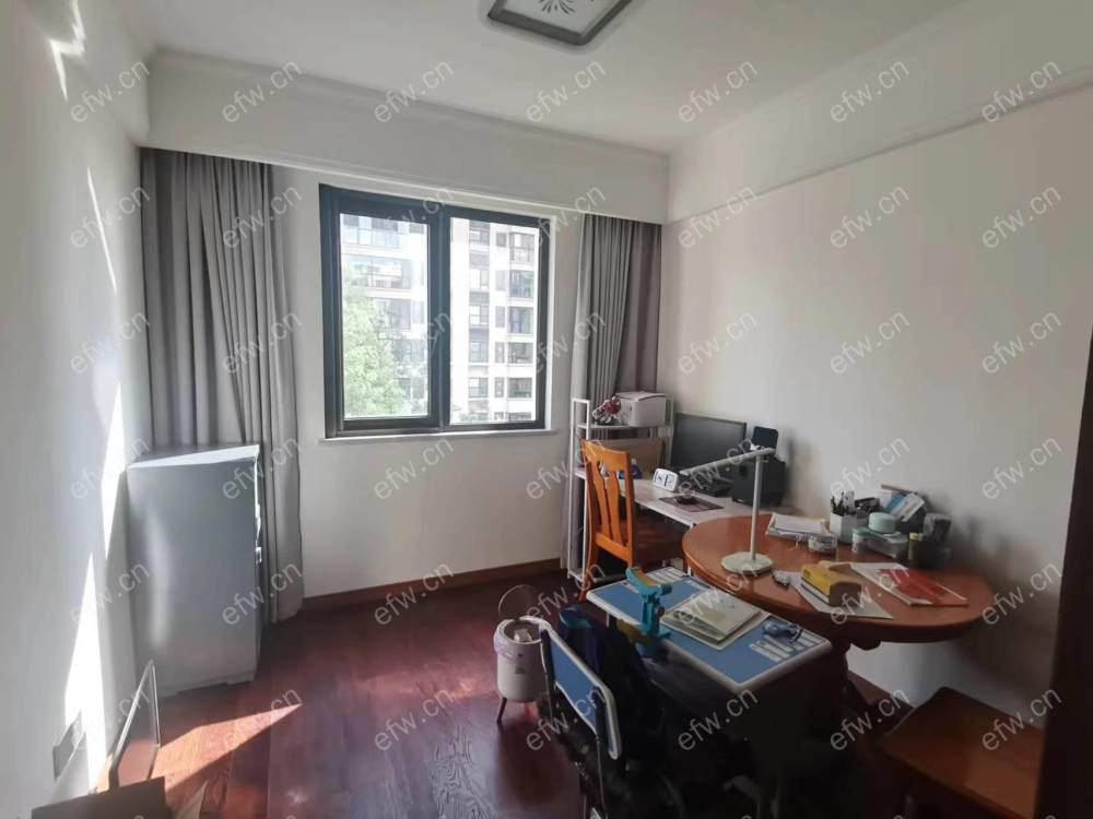 洋房  精装修保养好 设施全留 拎包入住