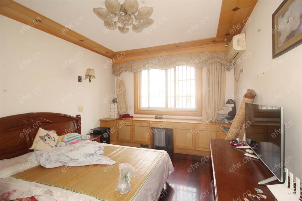 精装修三室两厅地铁口