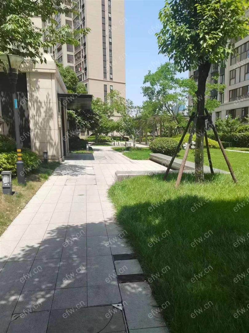 洋房  精装修保养好 设施全留 拎包入住