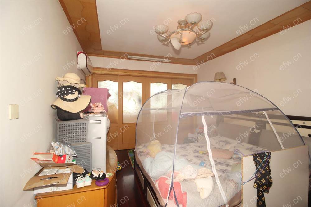 精装修三室两厅地铁口