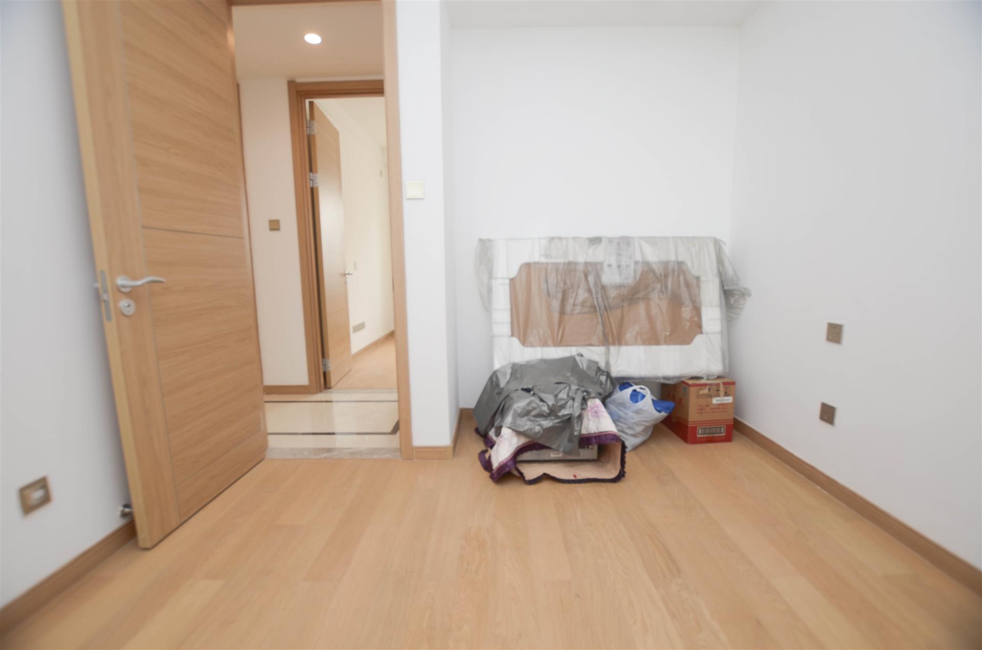 village room房 全明户型 另送家电